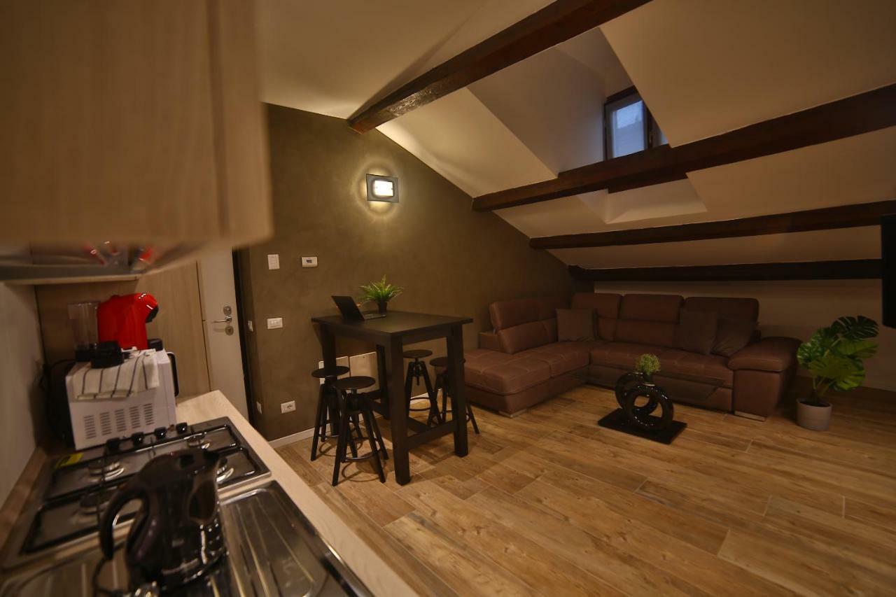 Moscova Attic Near Duomo Apartment Milan Bagian luar foto